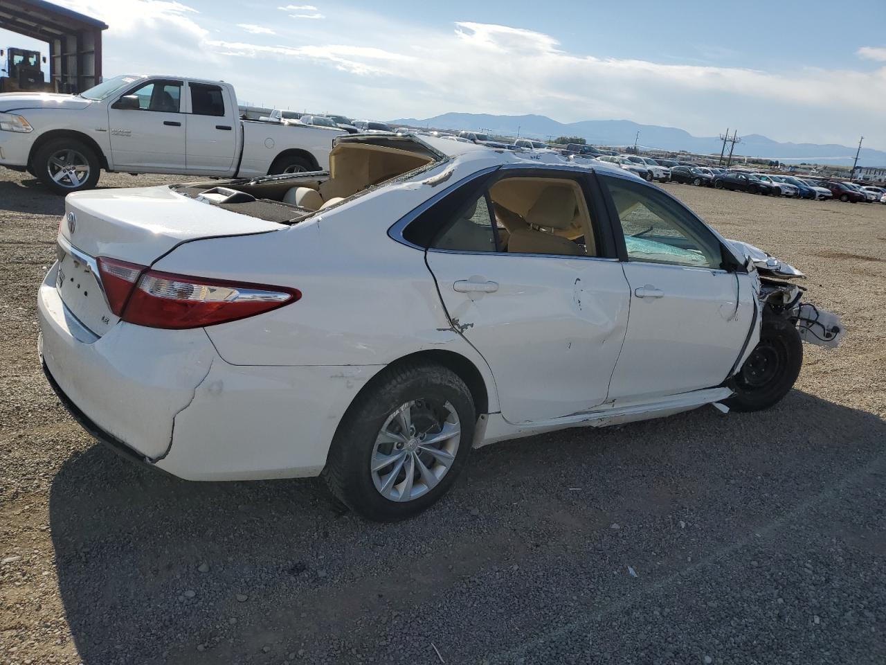 2016 TOYOTA CAMRY LE photo 7