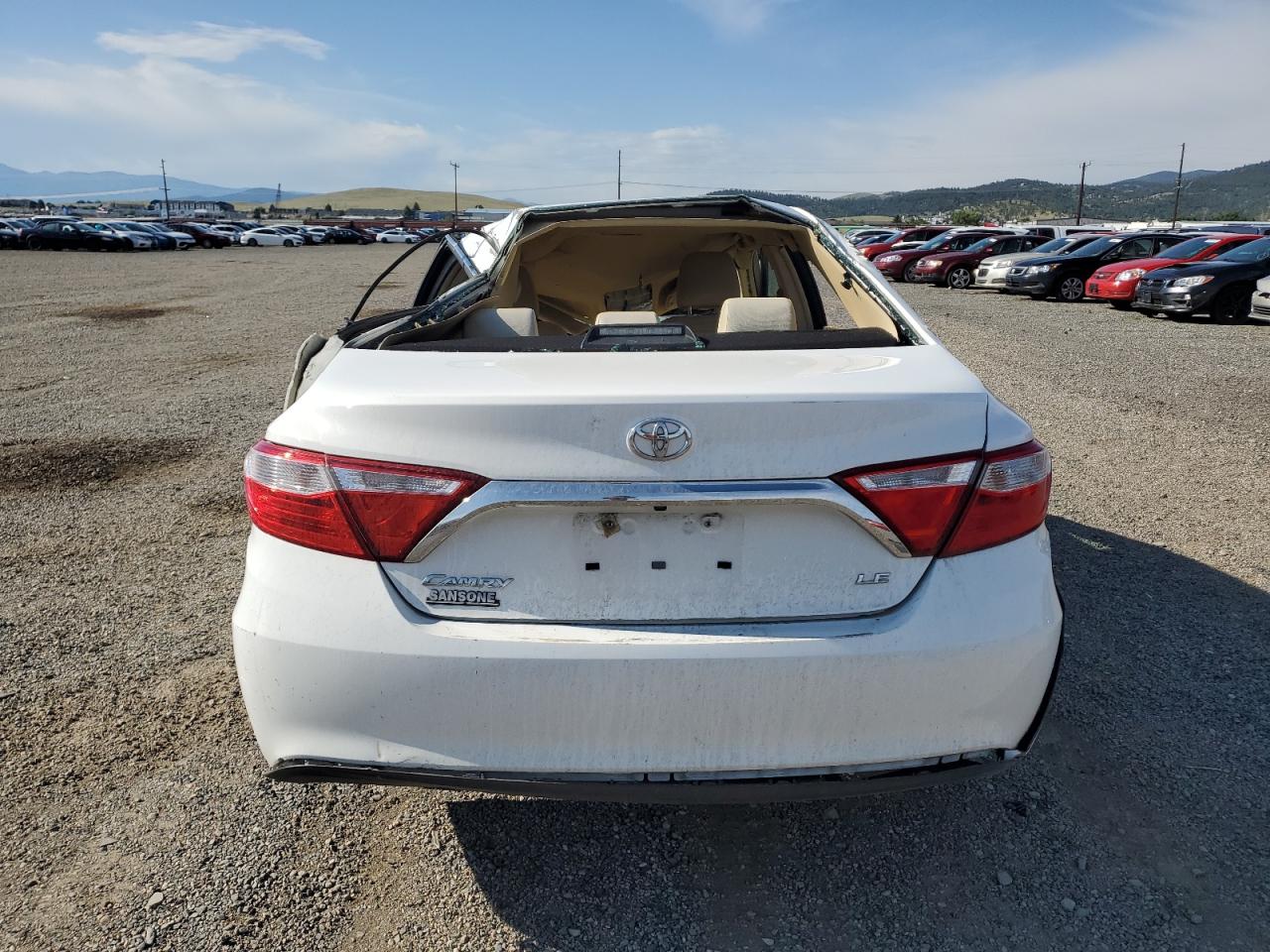 2016 TOYOTA CAMRY LE photo 16
