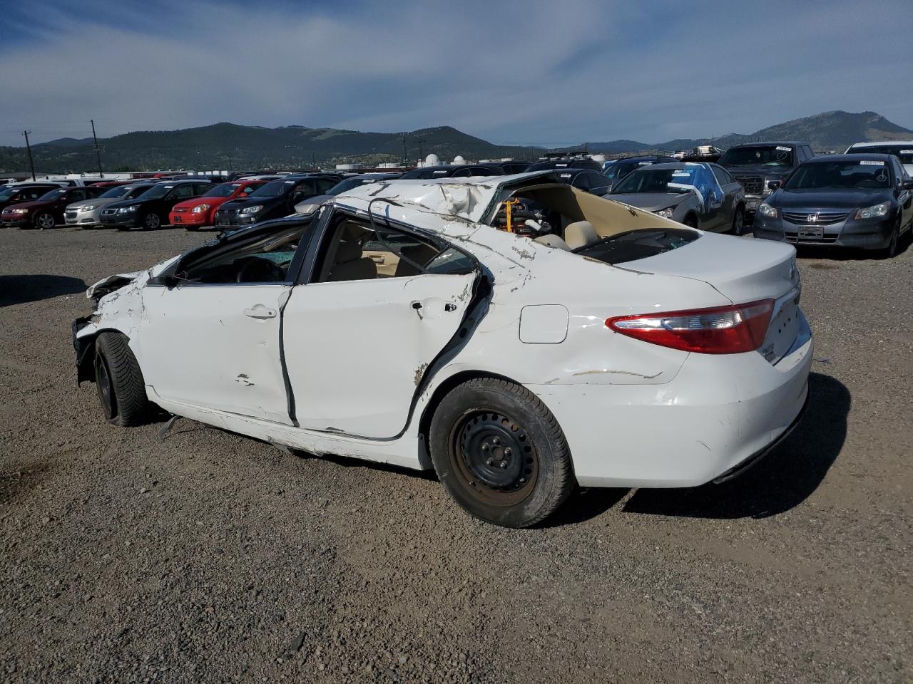 2016 TOYOTA CAMRY LE photo 4