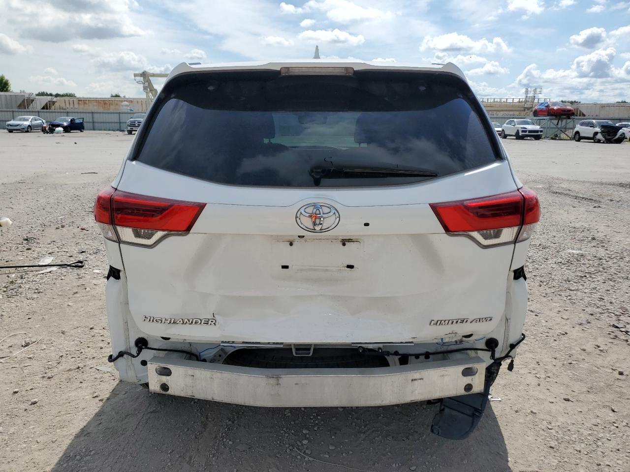 2018 TOYOTA HIGHLANDER LIMITED PLATINUM photo 6