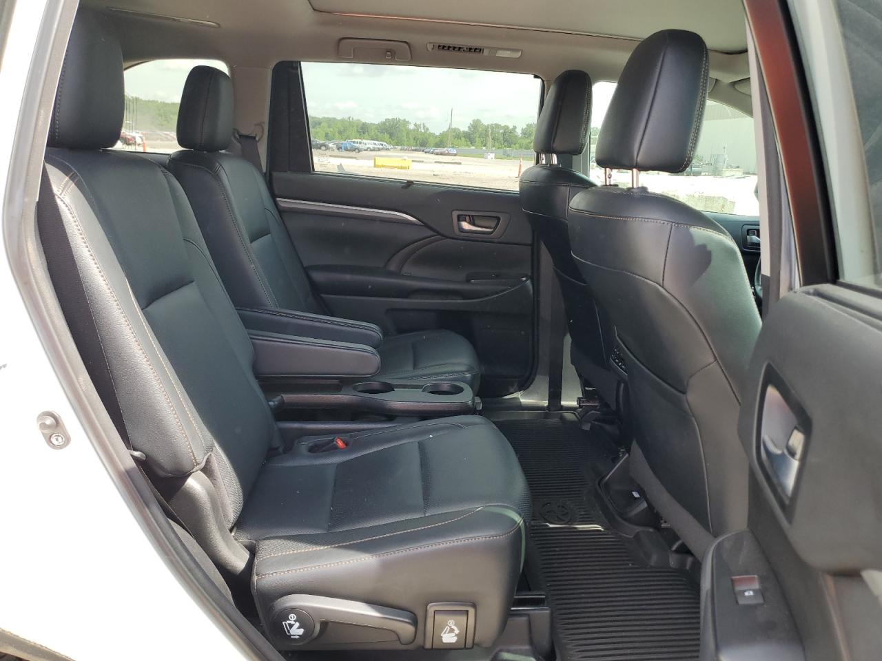 2018 TOYOTA HIGHLANDER LIMITED PLATINUM photo 11