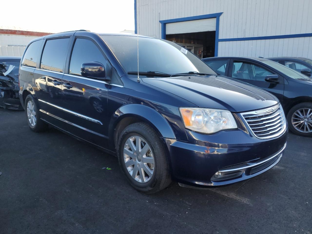 2013 CHRYSLER TOWN & COUNTRY TOURING photo 10