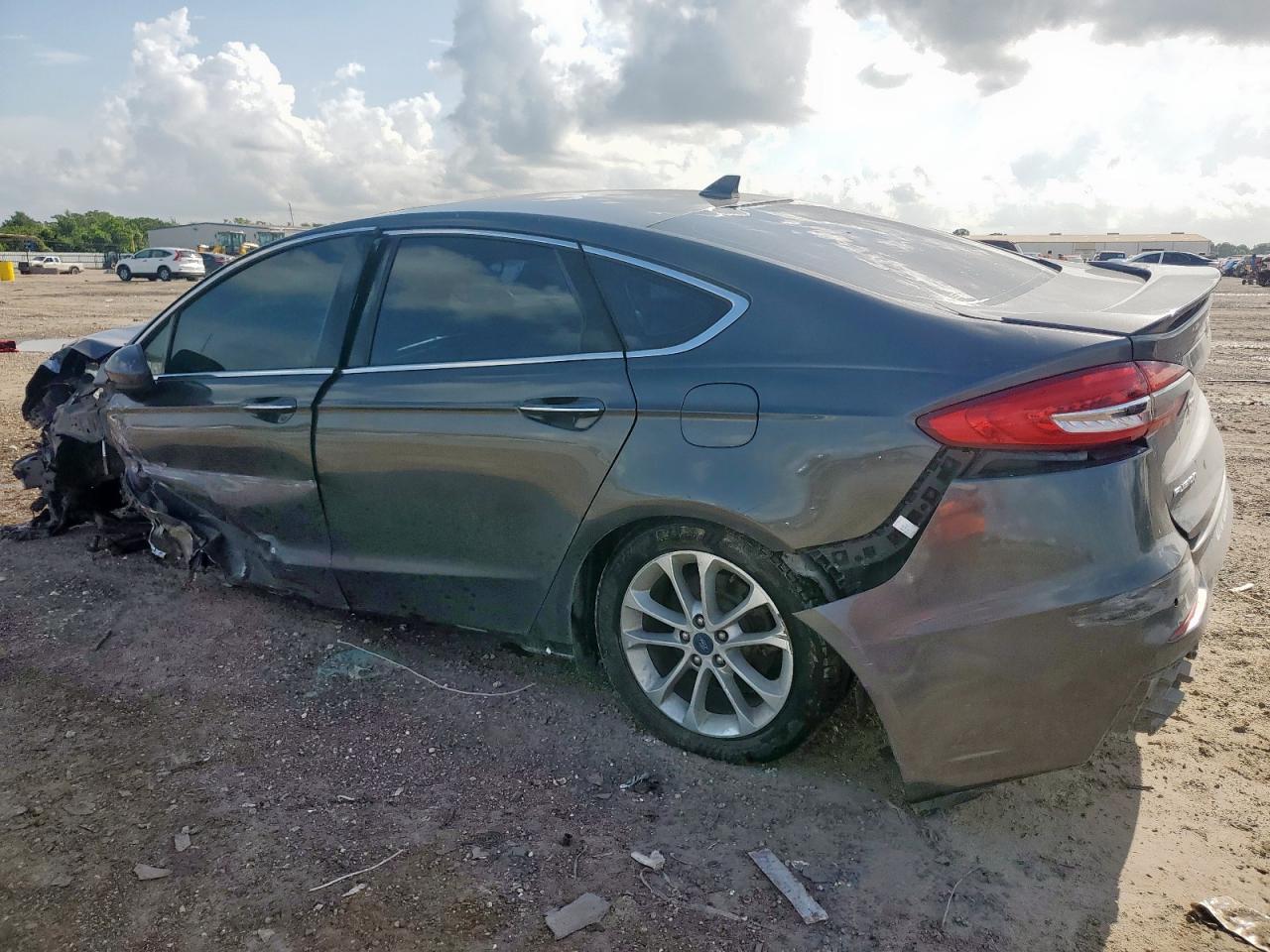 2019 FORD FUSION TITANIUM photo 2