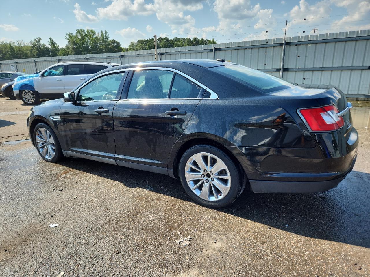 2010 FORD TAURUS LIMITED photo 2