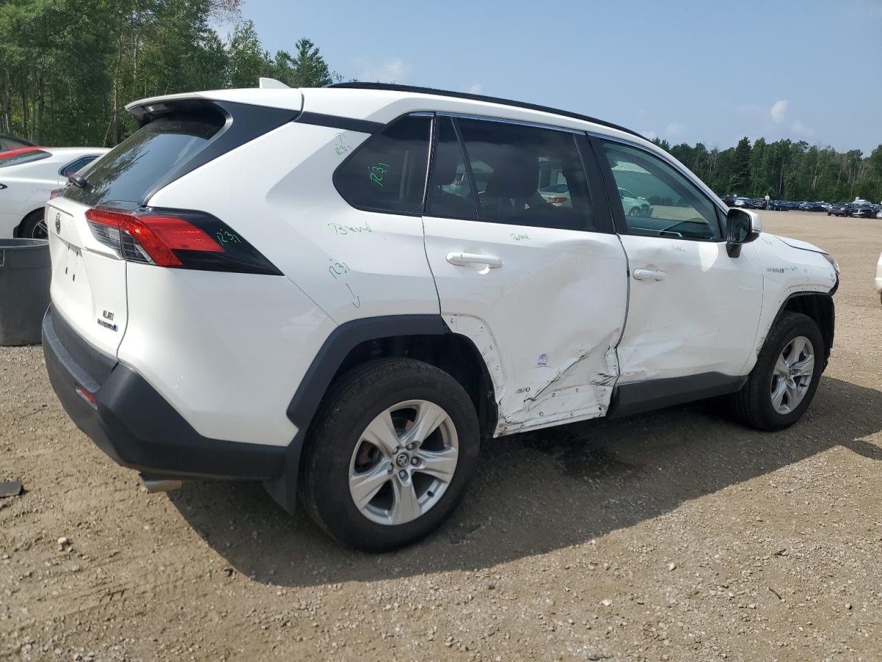 2019 TOYOTA RAV4 LE photo 5