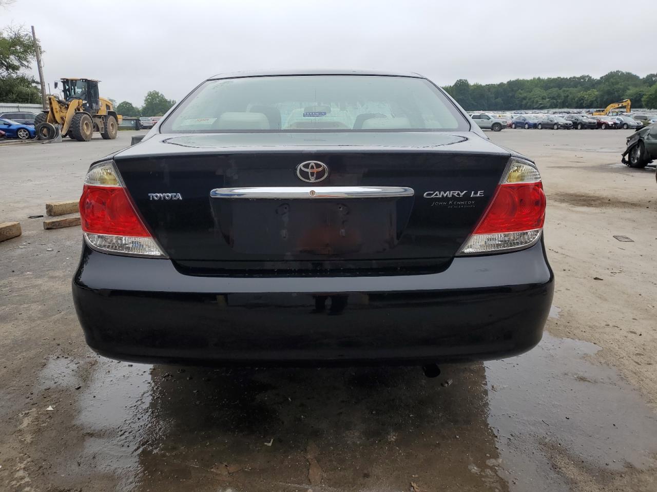 2005 TOYOTA CAMRY LE photo 11