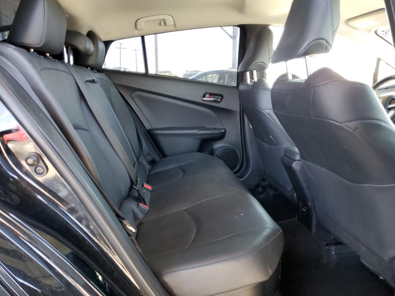 2018 TOYOTA PRIUS photo 10