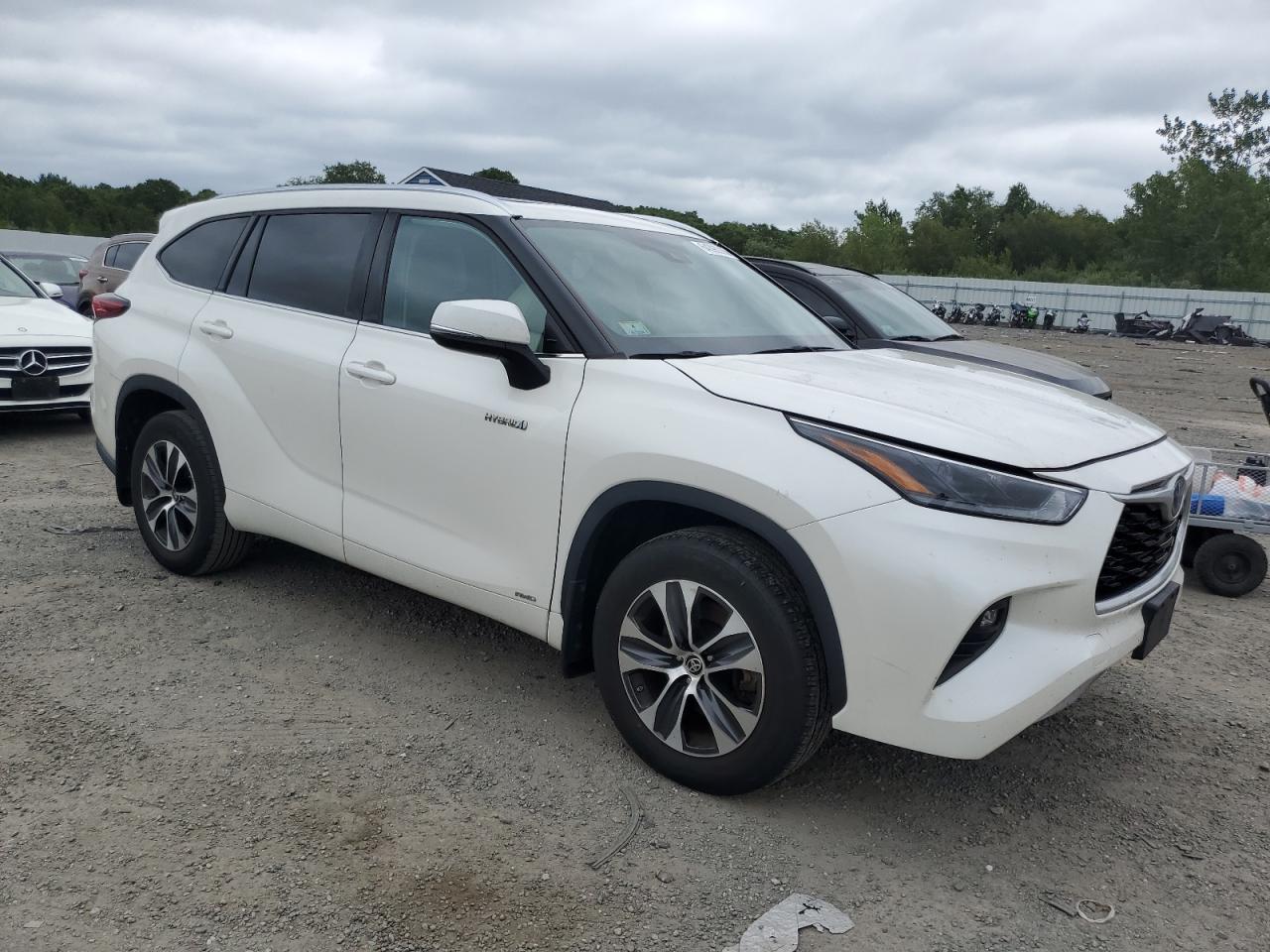 2021 TOYOTA HIGHLANDER HYBRID XLE photo 7