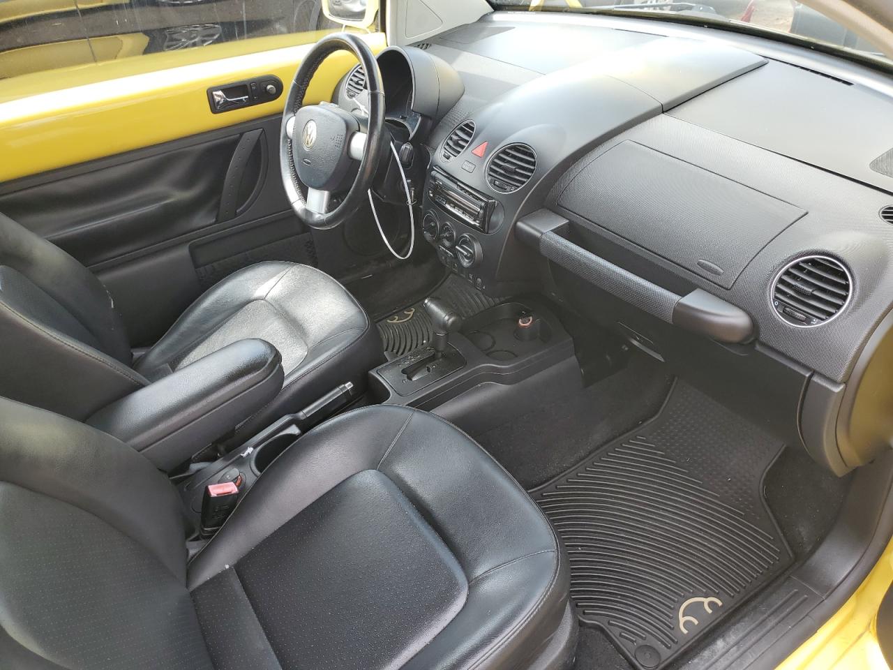 2008 VOLKSWAGEN NEW BEETLE S photo 15