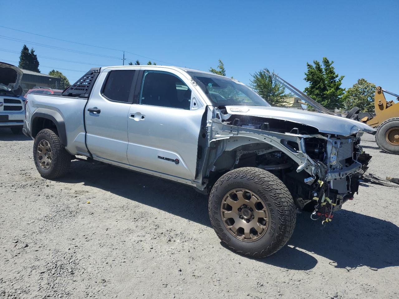 2025 TOYOTA TACOMA DOUBLE CAB photo 4