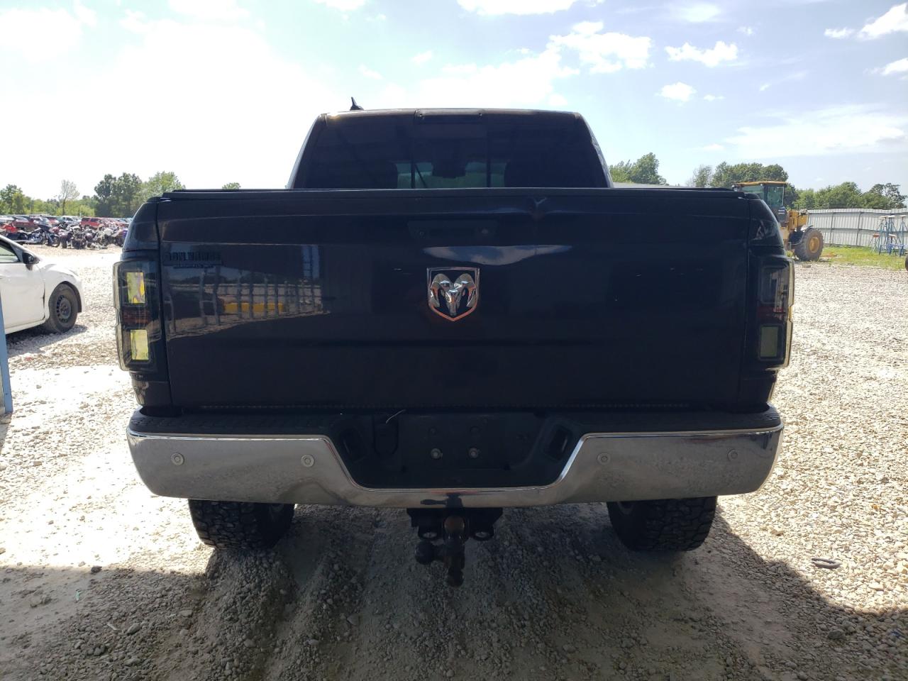 2016 RAM 1500 SLT photo 6