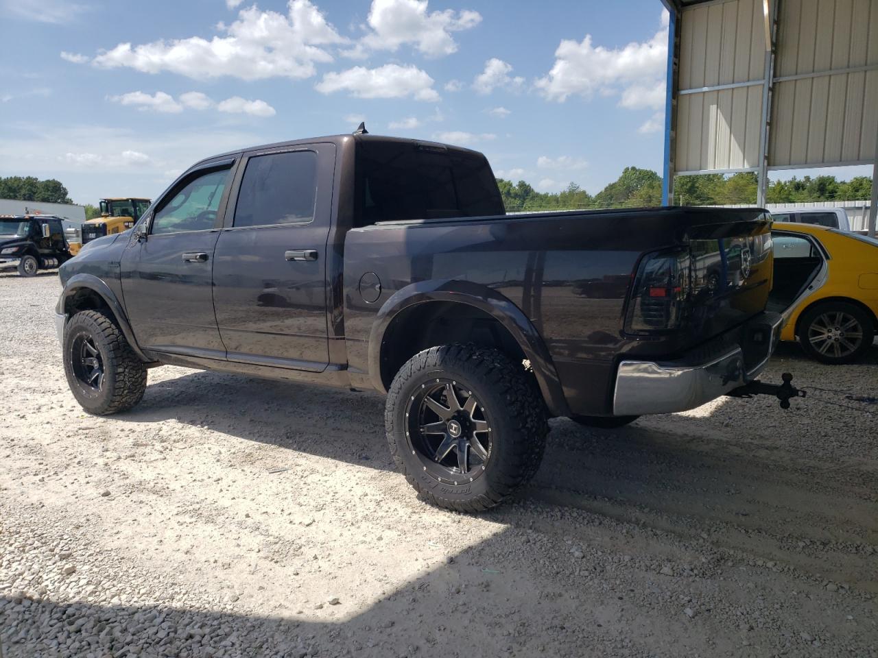 2016 RAM 1500 SLT photo 2
