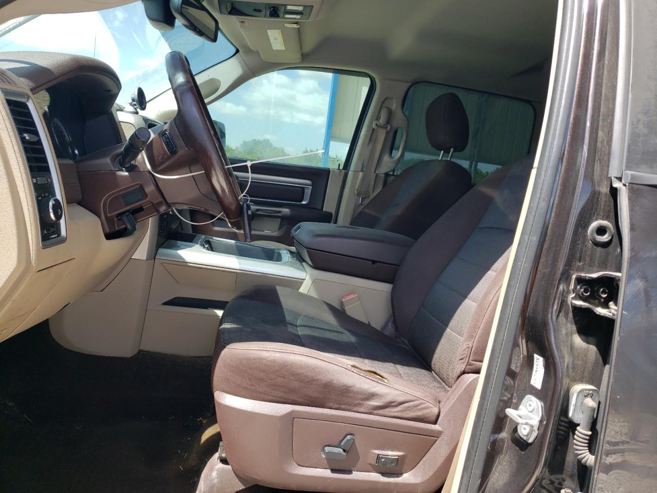 2016 RAM 1500 SLT photo 7