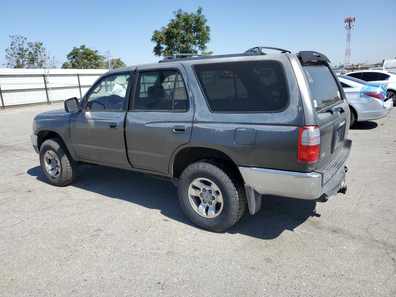 1997 TOYOTA 4RUNNER SR5 photo 3