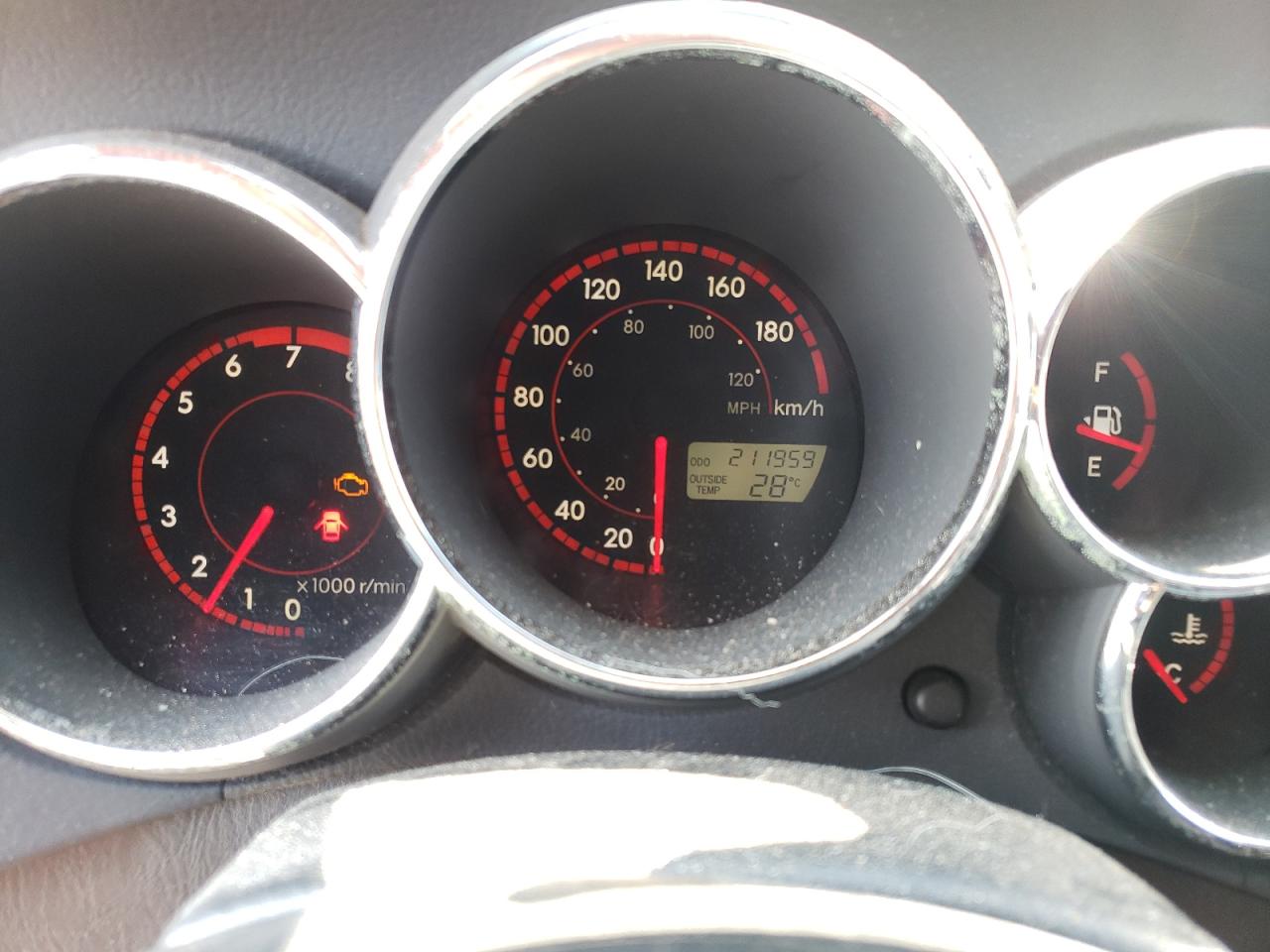 2004 TOYOTA COROLLA MATRIX XR photo 17