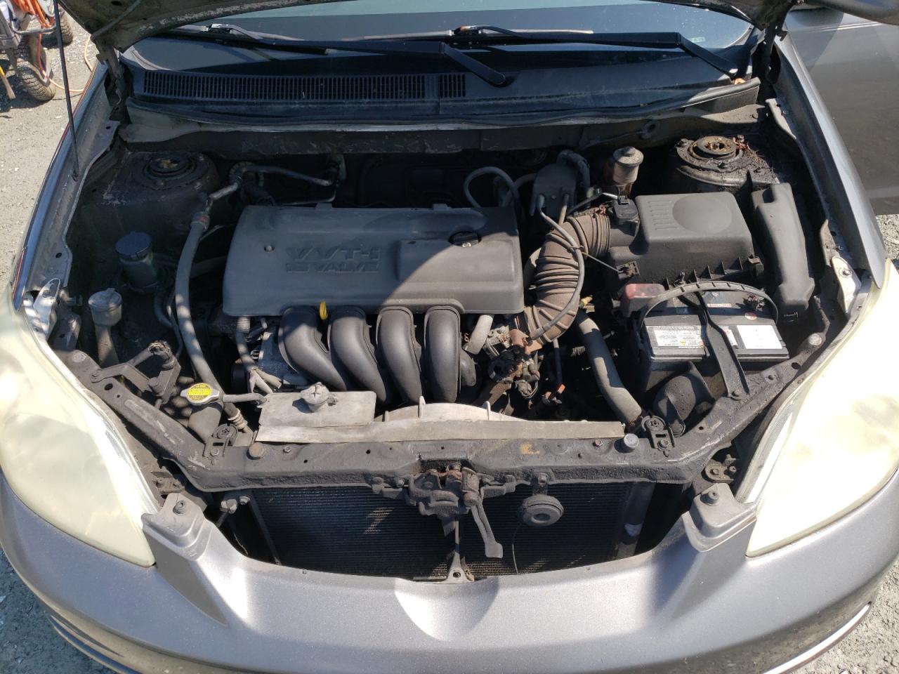 2004 TOYOTA COROLLA MATRIX XR photo 21