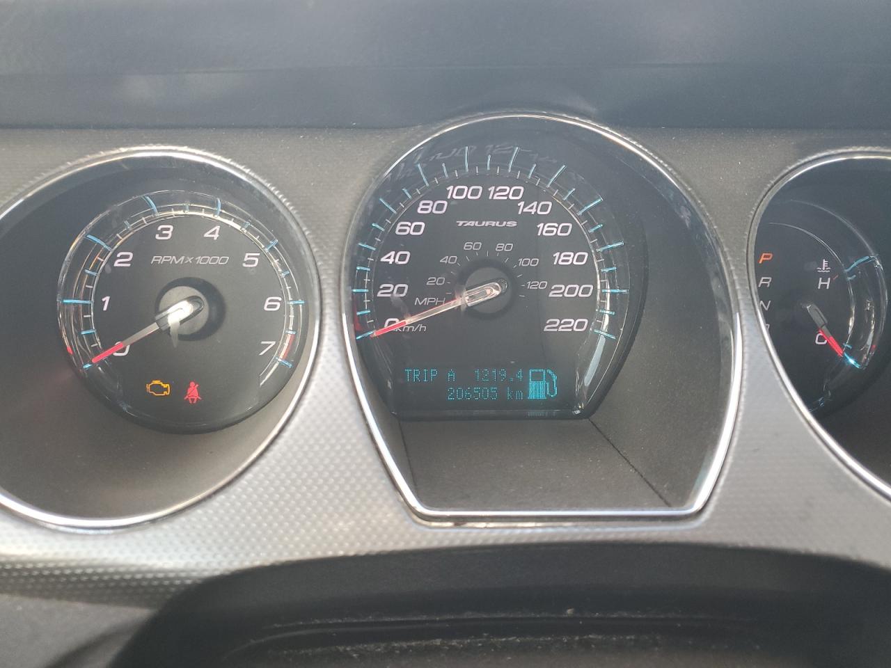 2011 FORD TAURUS SEL photo 17