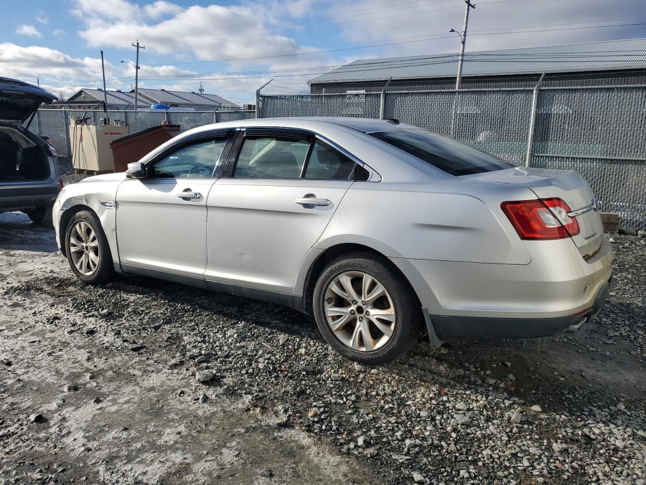 2011 FORD TAURUS SEL photo 3