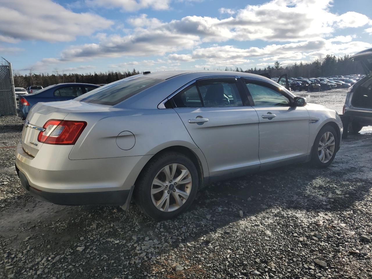 2011 FORD TAURUS SEL photo 5