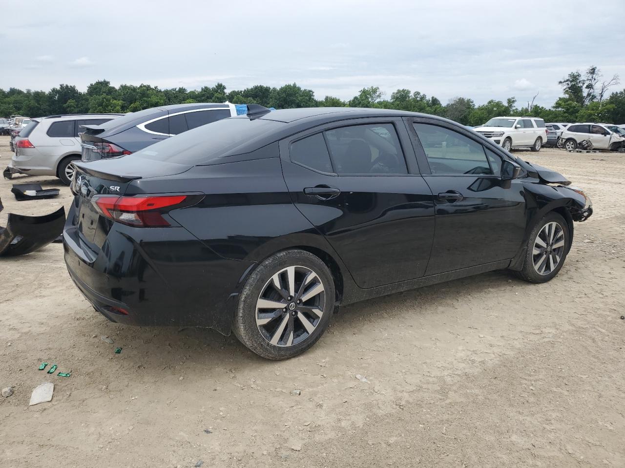 2021 NISSAN VERSA SR photo 5