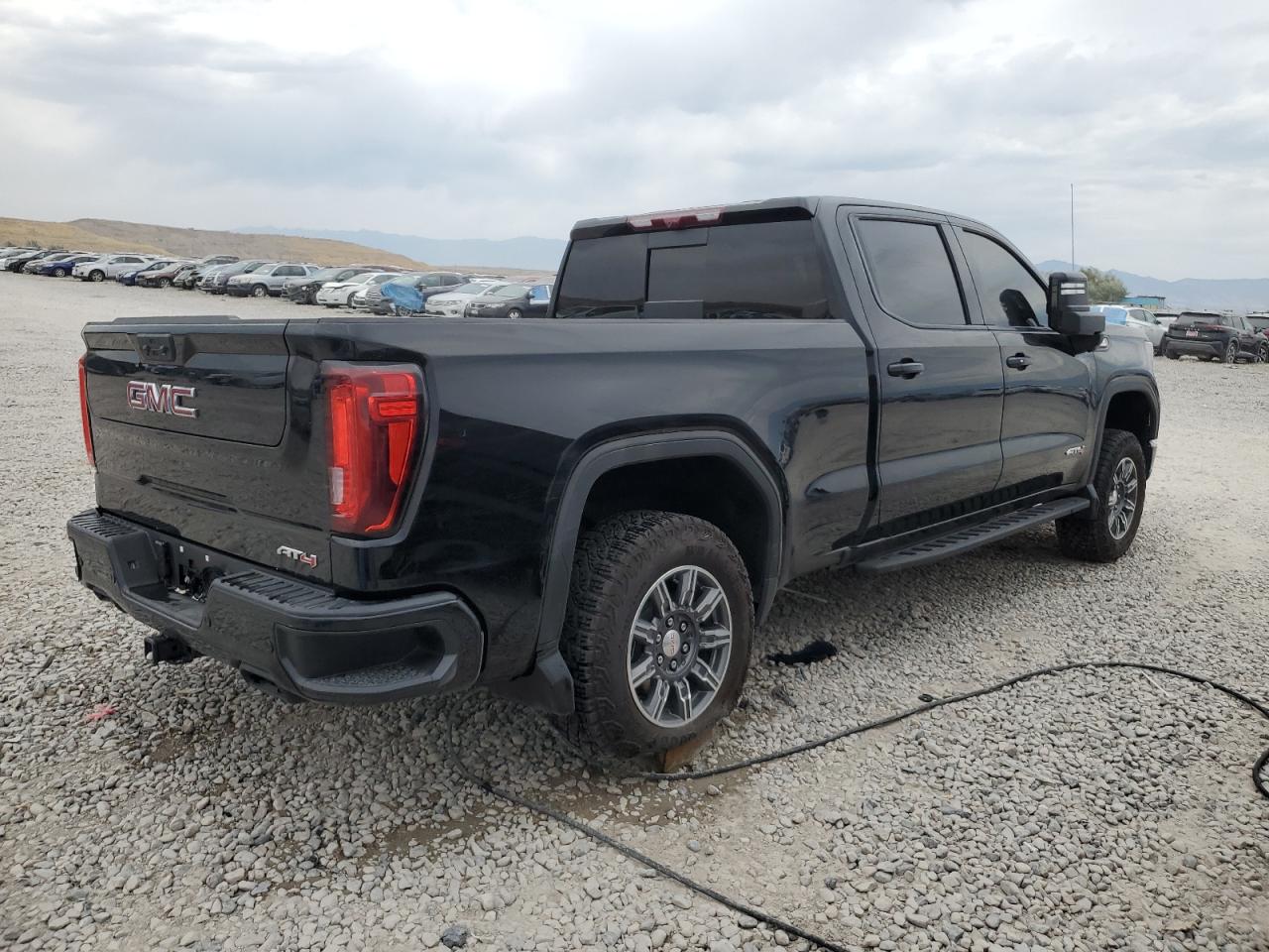 2025 GMC SIERRA K1500 AT4 photo 7