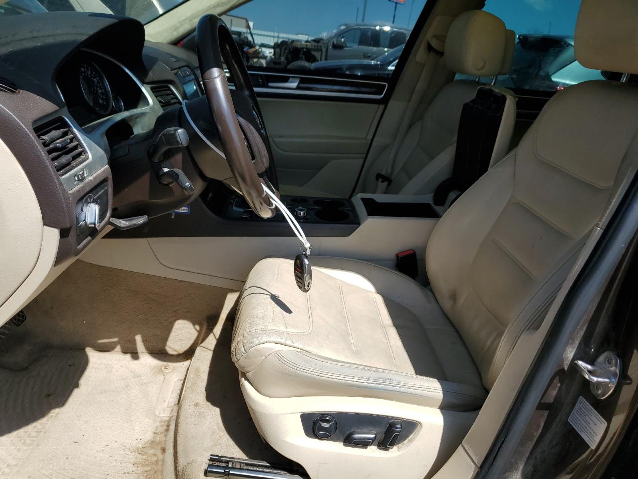 2014 VOLKSWAGEN TOUAREG V6 photo 13