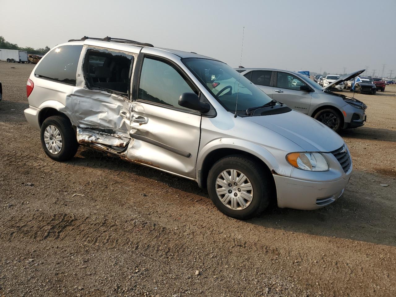 2006 CHRYSLER TOWN & COUNTRY photo 4