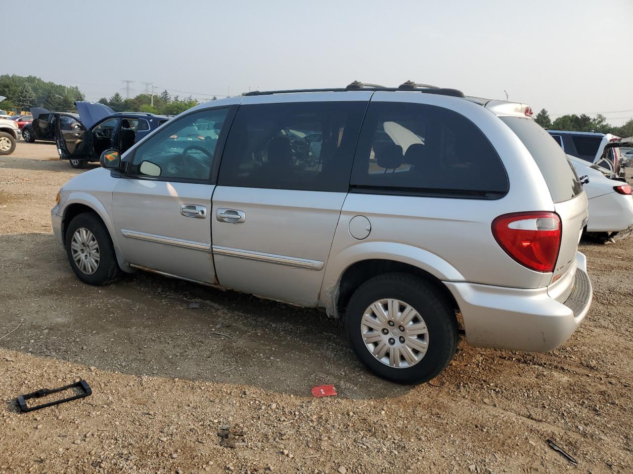 2006 CHRYSLER TOWN & COUNTRY photo 2