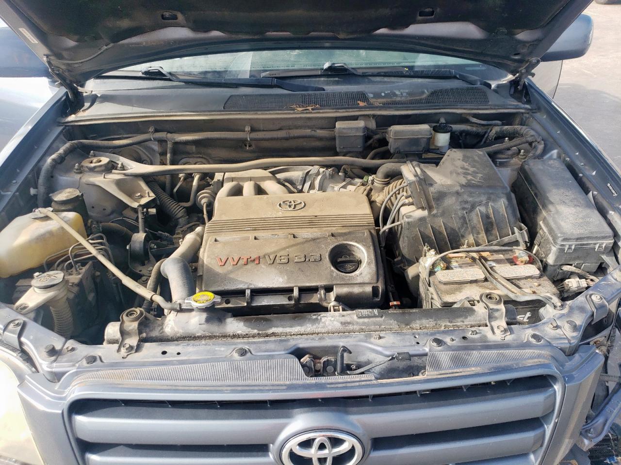 2004 TOYOTA HIGHLANDER BASE photo 12