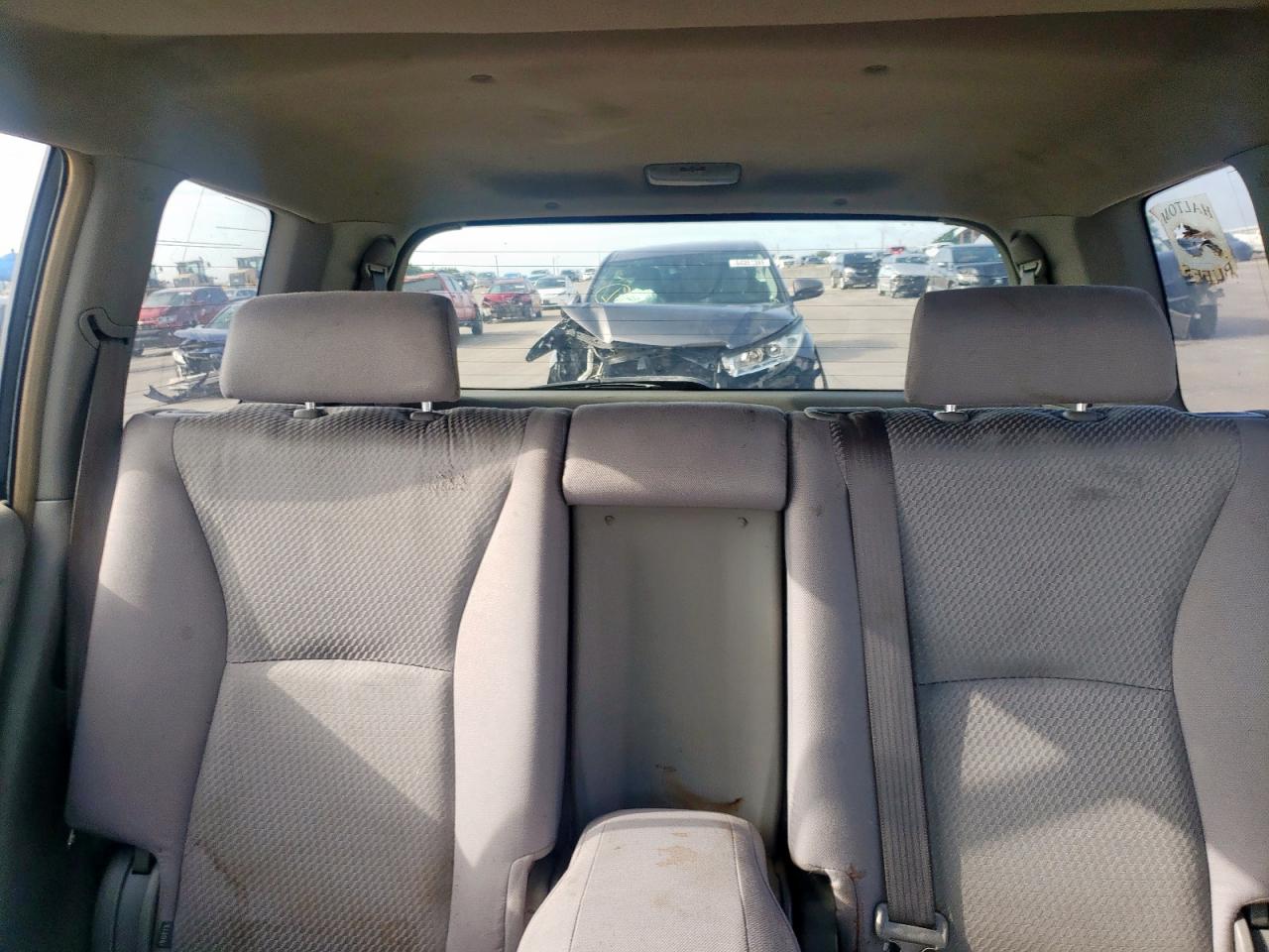 2004 TOYOTA HIGHLANDER BASE photo 10