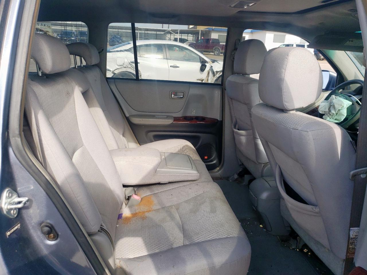 2004 TOYOTA HIGHLANDER BASE photo 11