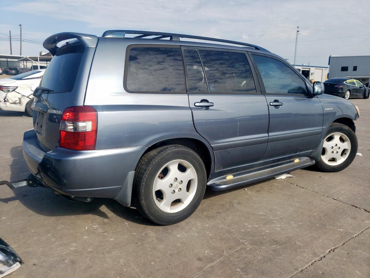 2004 TOYOTA HIGHLANDER BASE photo 3