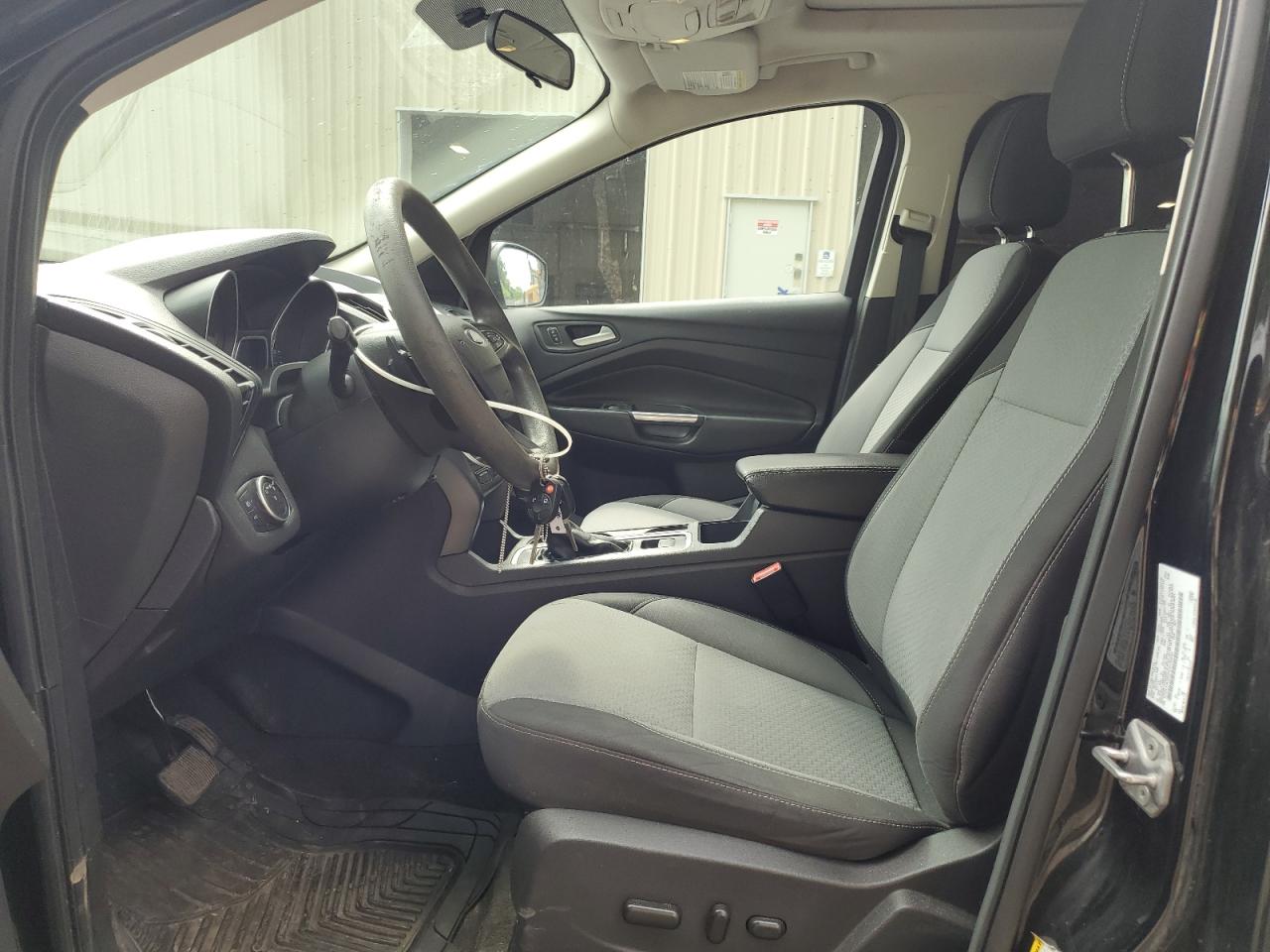 2017 FORD ESCAPE SE photo 19
