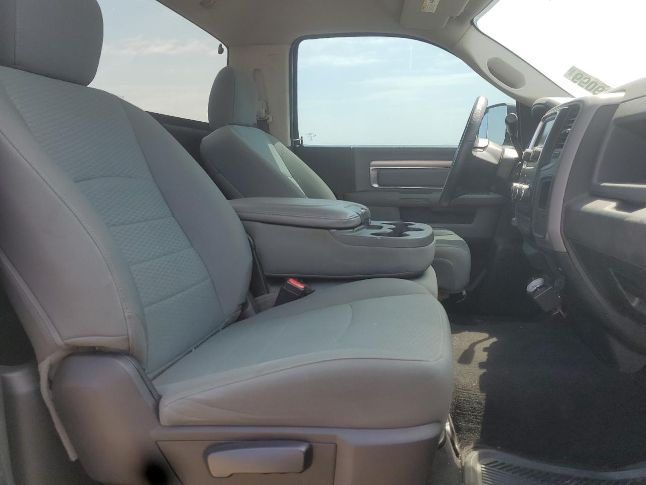 2018 RAM 3500 ST photo 19