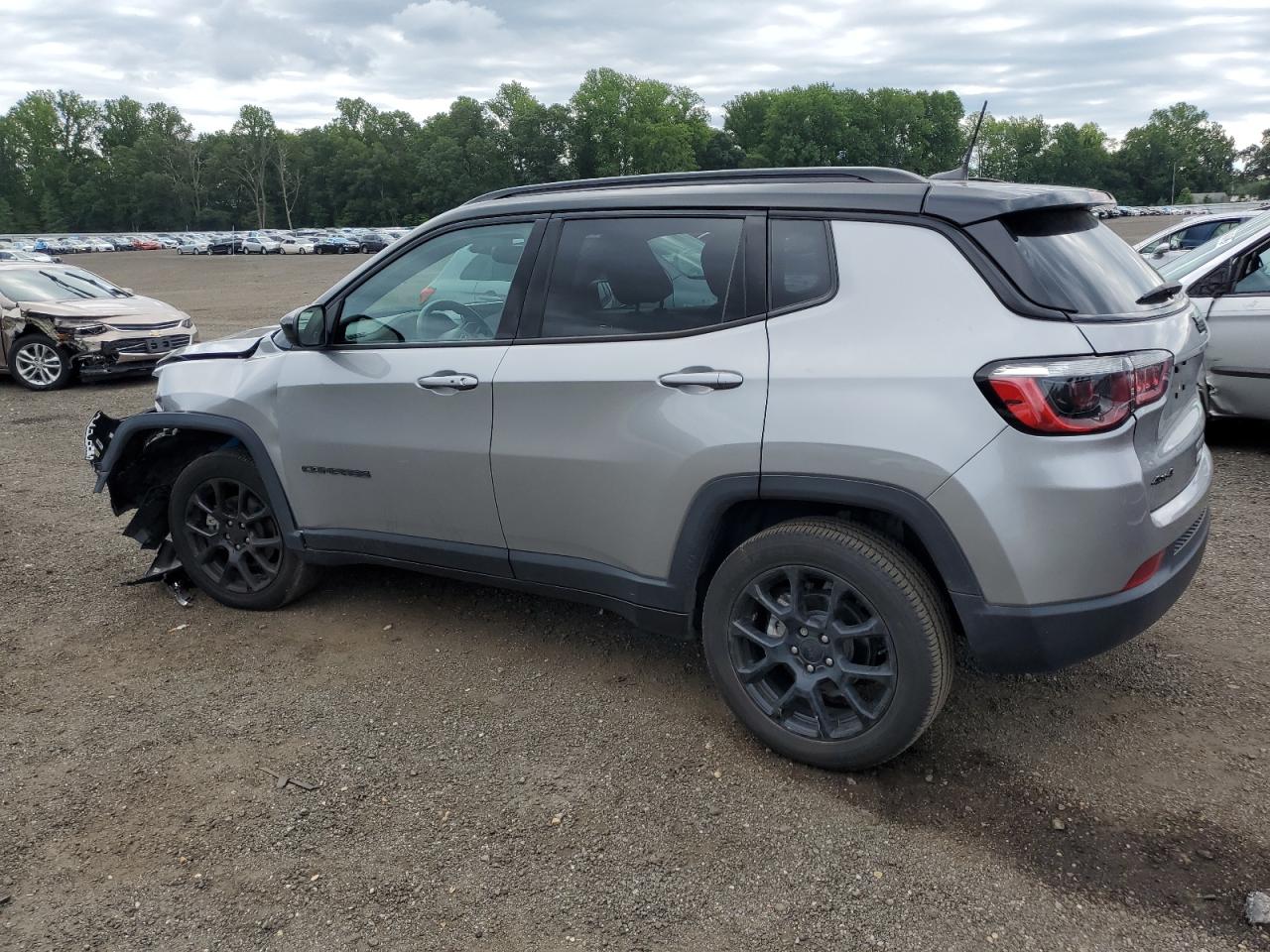 2022 JEEP COMPASS LATITUDE photo 4