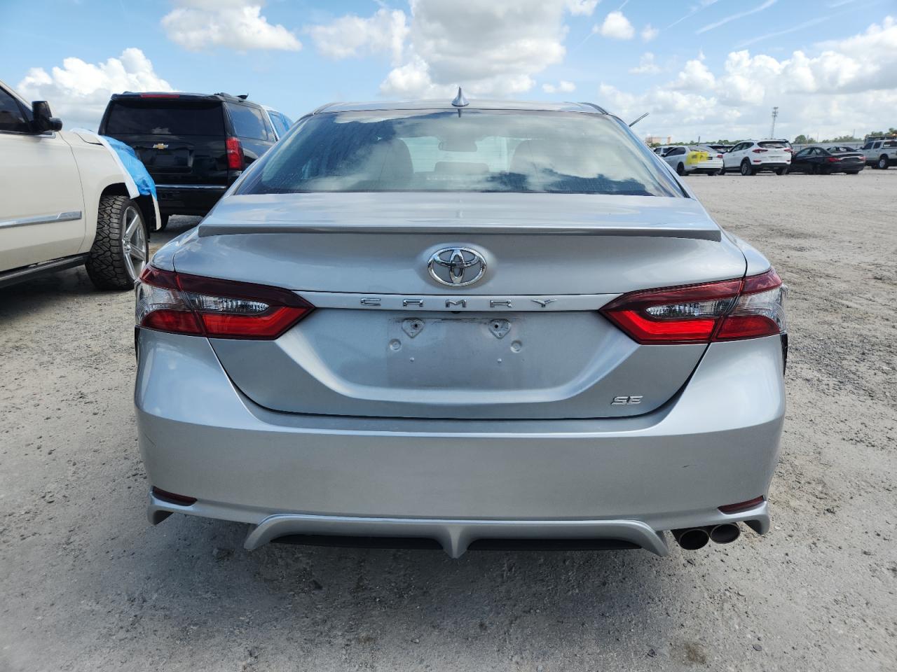 2021 TOYOTA CAMRY SE photo 16