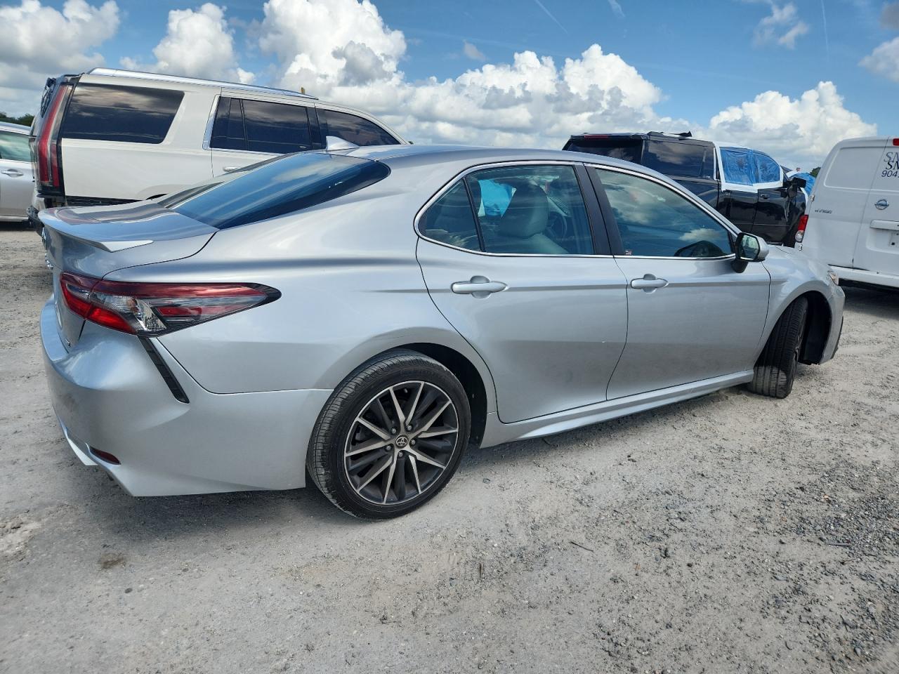 2021 TOYOTA CAMRY SE photo 7