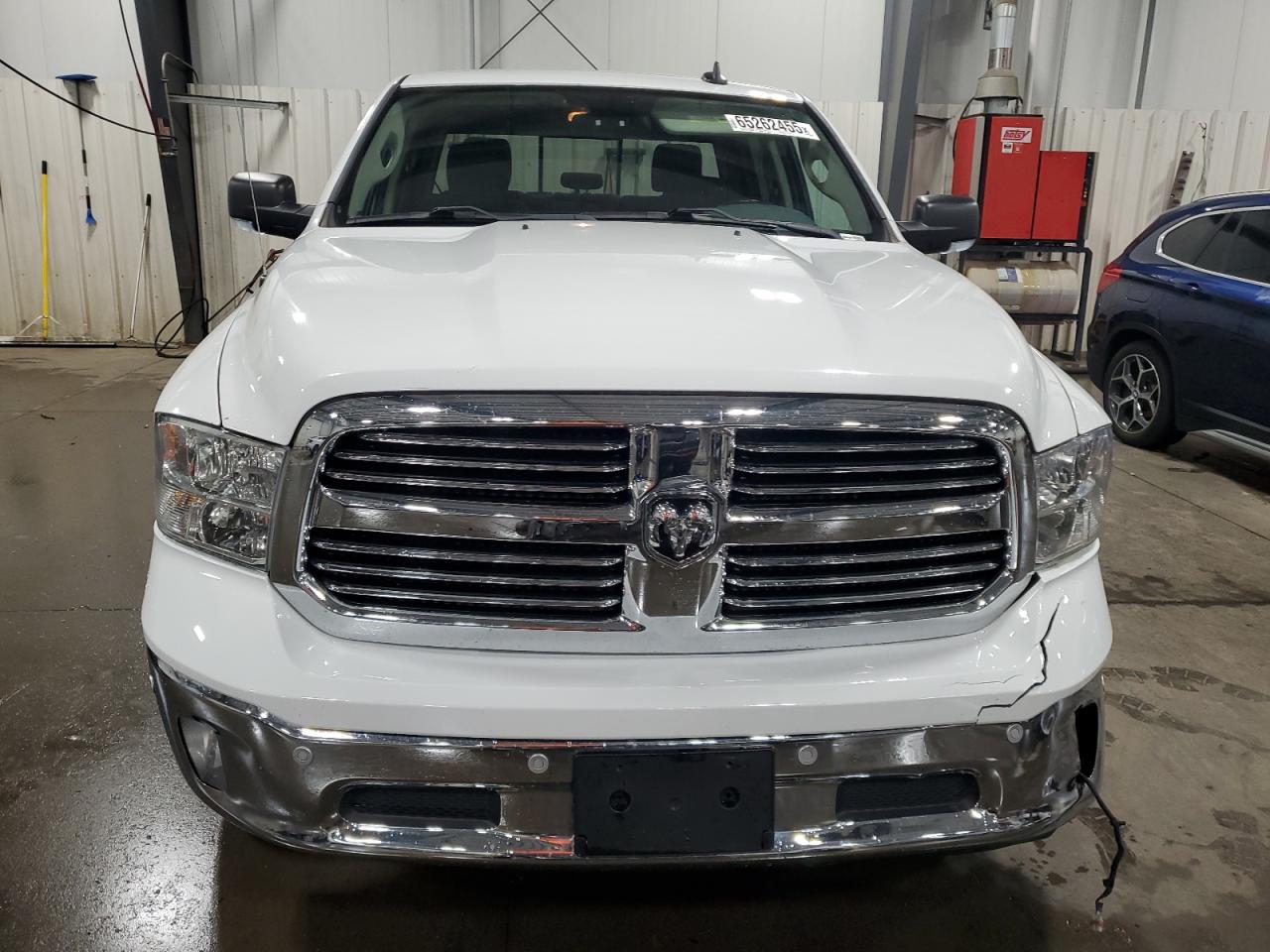 2018 RAM 1500 SLT photo 9