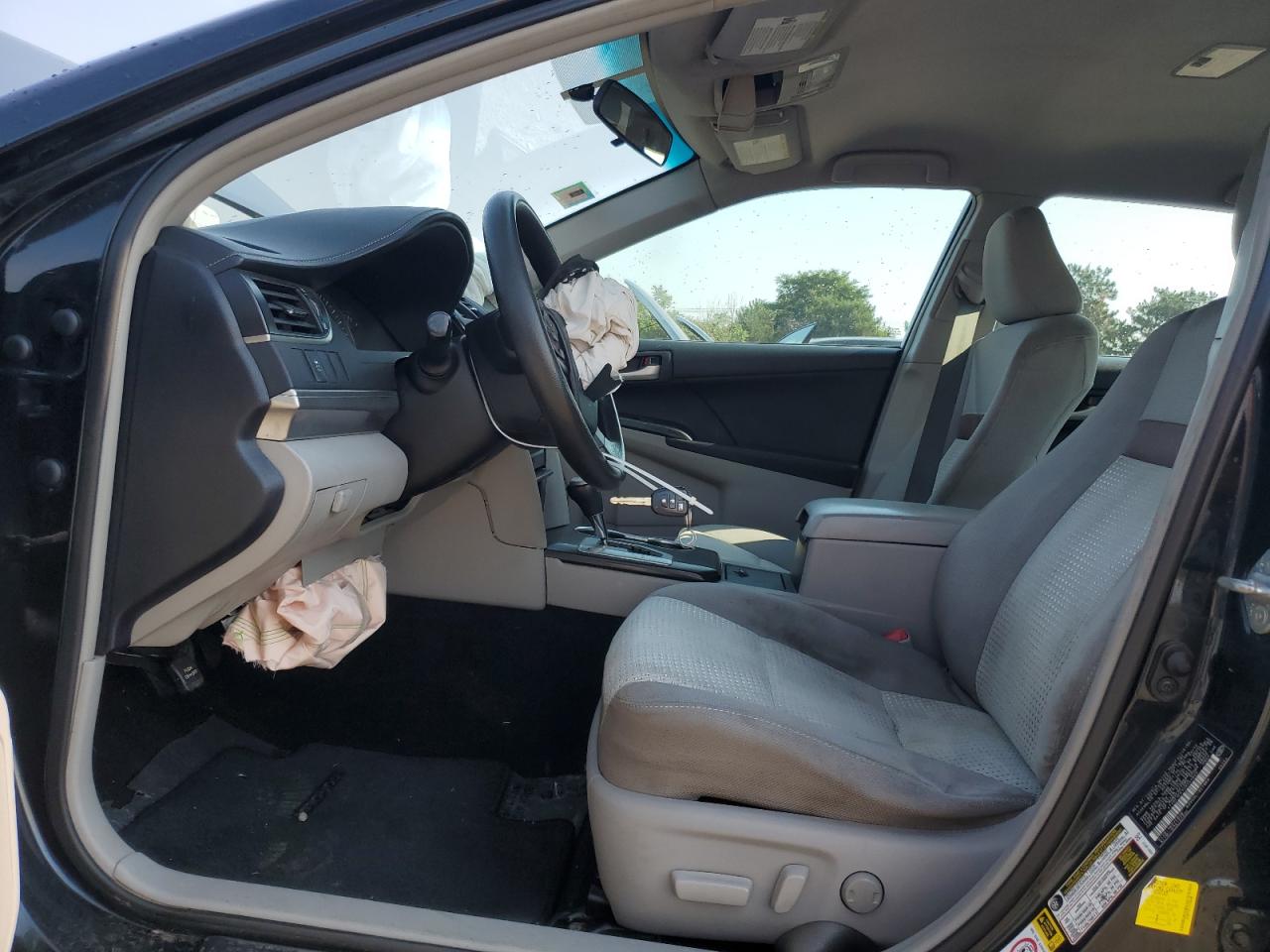 2012 TOYOTA CAMRY LE photo 19