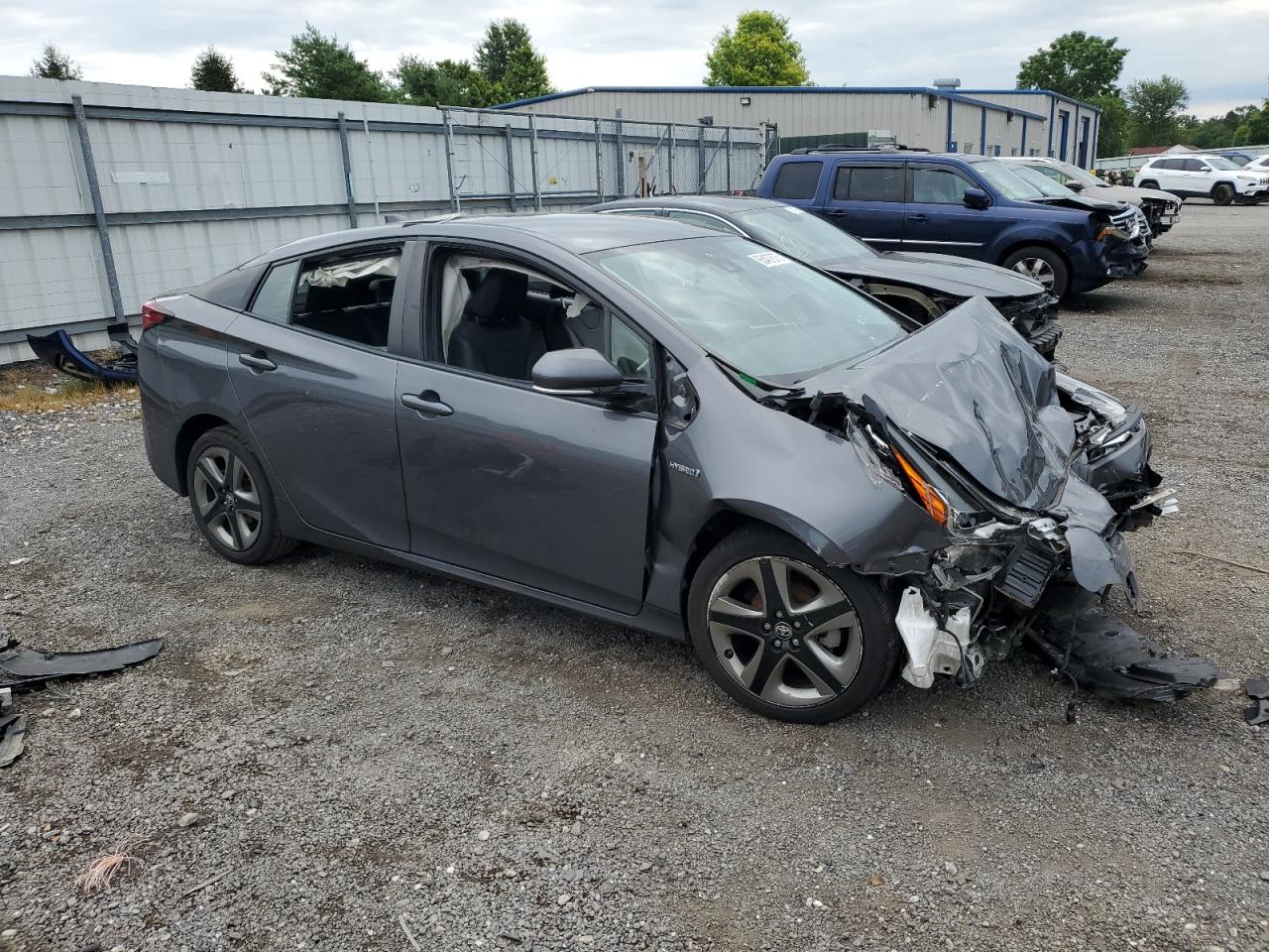 2019 TOYOTA PRIUS photo 4