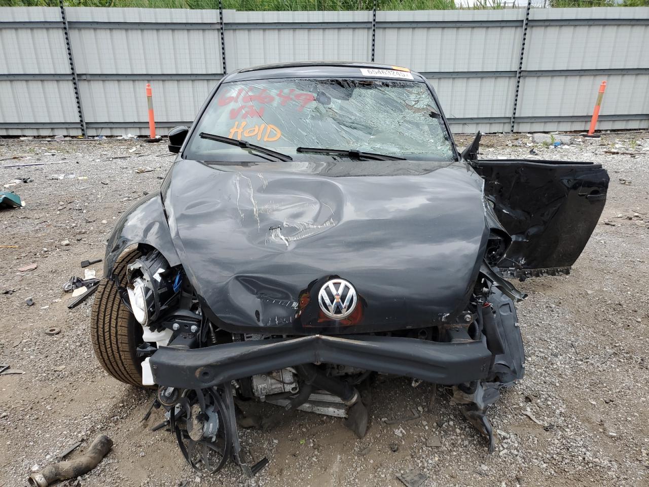 2016 VOLKSWAGEN BEETLE SE photo 5
