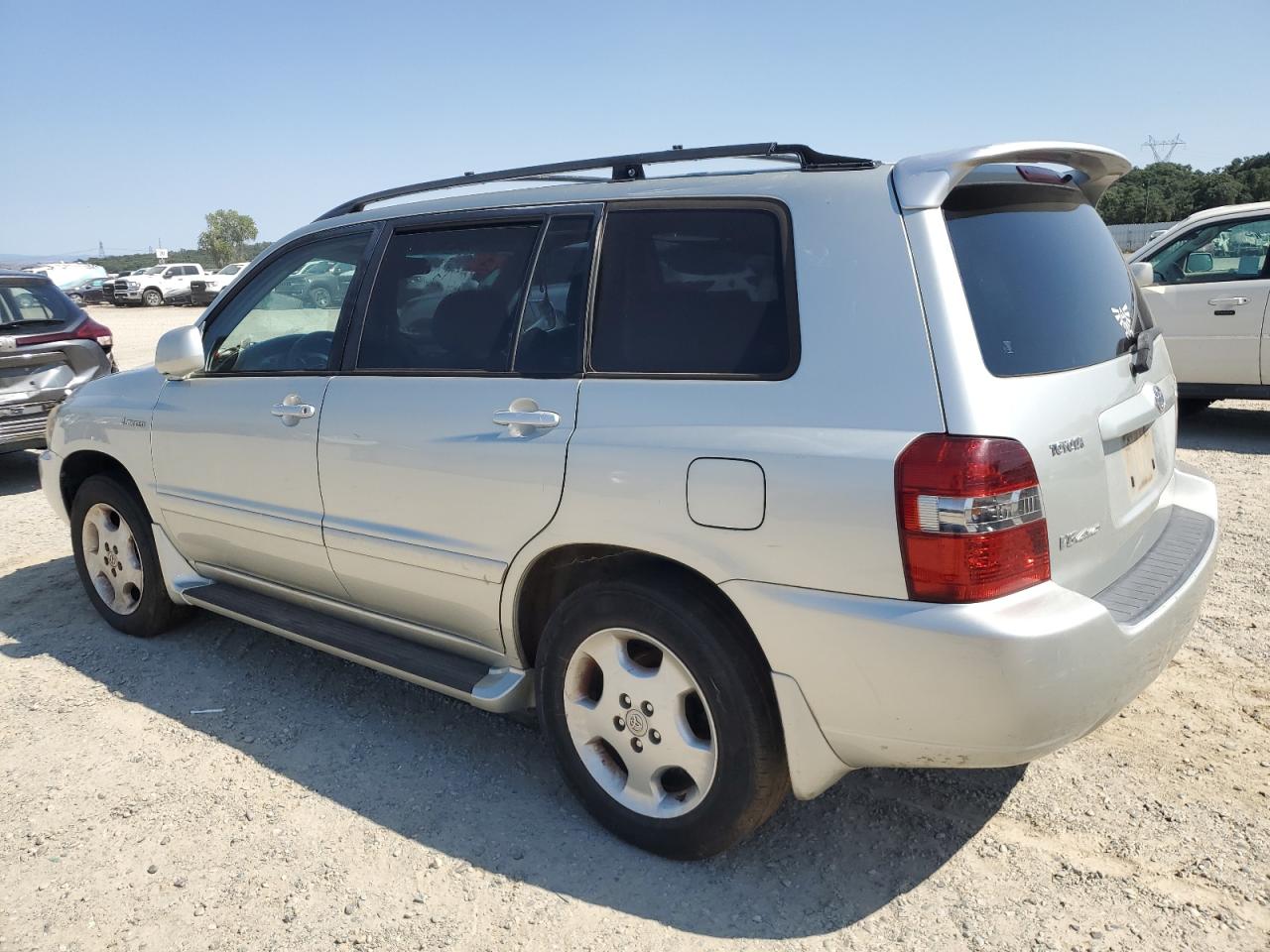 2004 TOYOTA HIGHLANDER photo 2