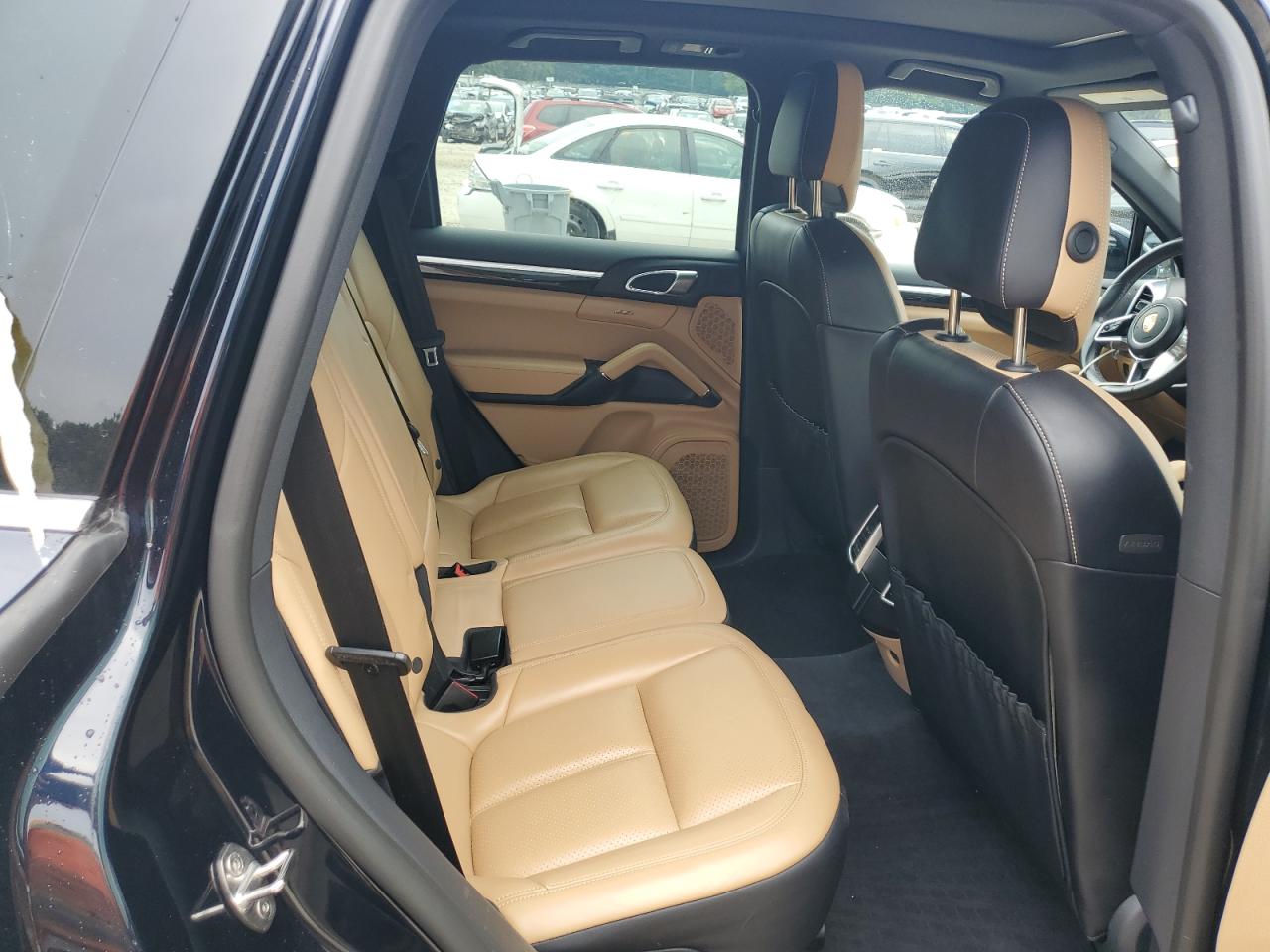 2017 PORSCHE CAYENNE photo 11