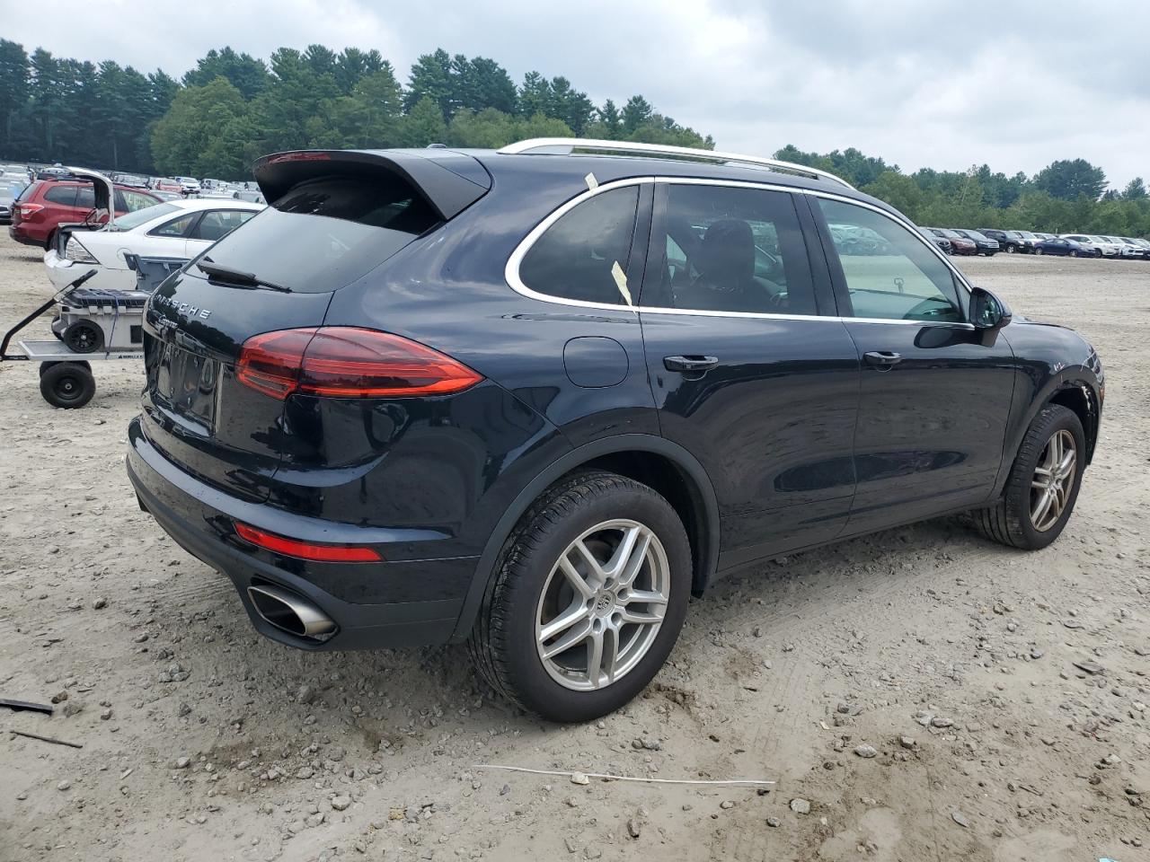 2017 PORSCHE CAYENNE photo 3