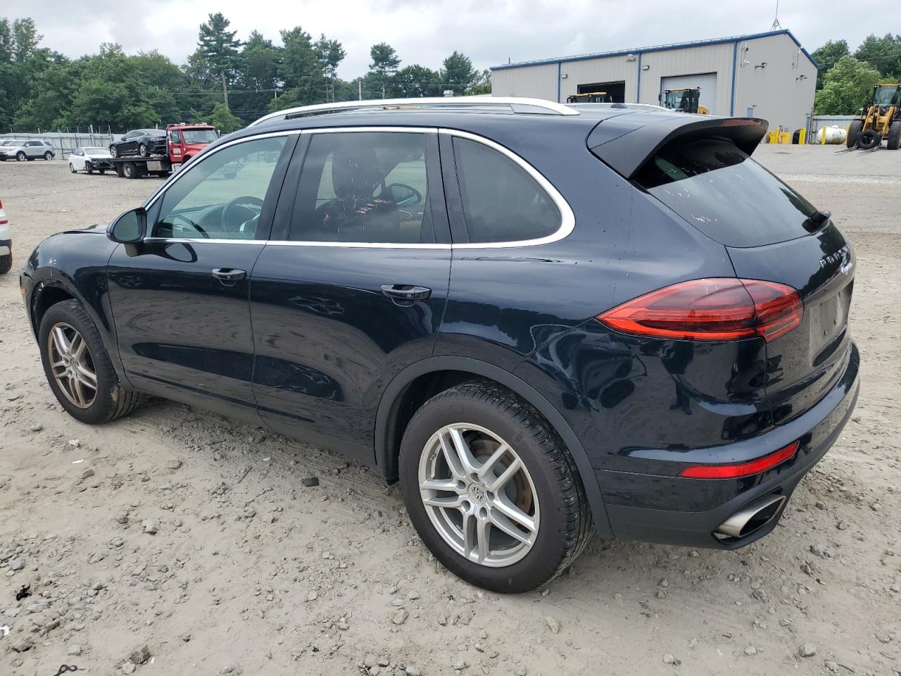 2017 PORSCHE CAYENNE photo 2