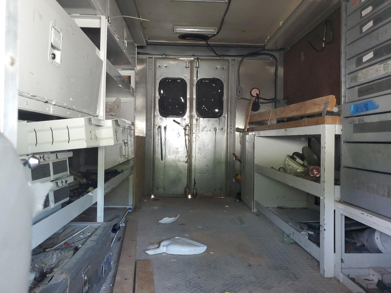 2009 FORD ECONOLINE E450 SUPER DUTY CUTAWAY VAN photo 28