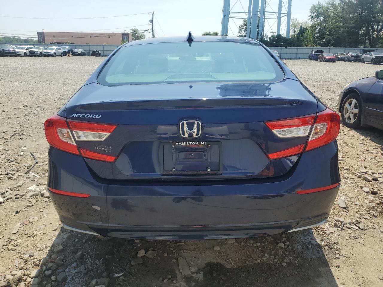 2018 HONDA ACCORD LX photo 16