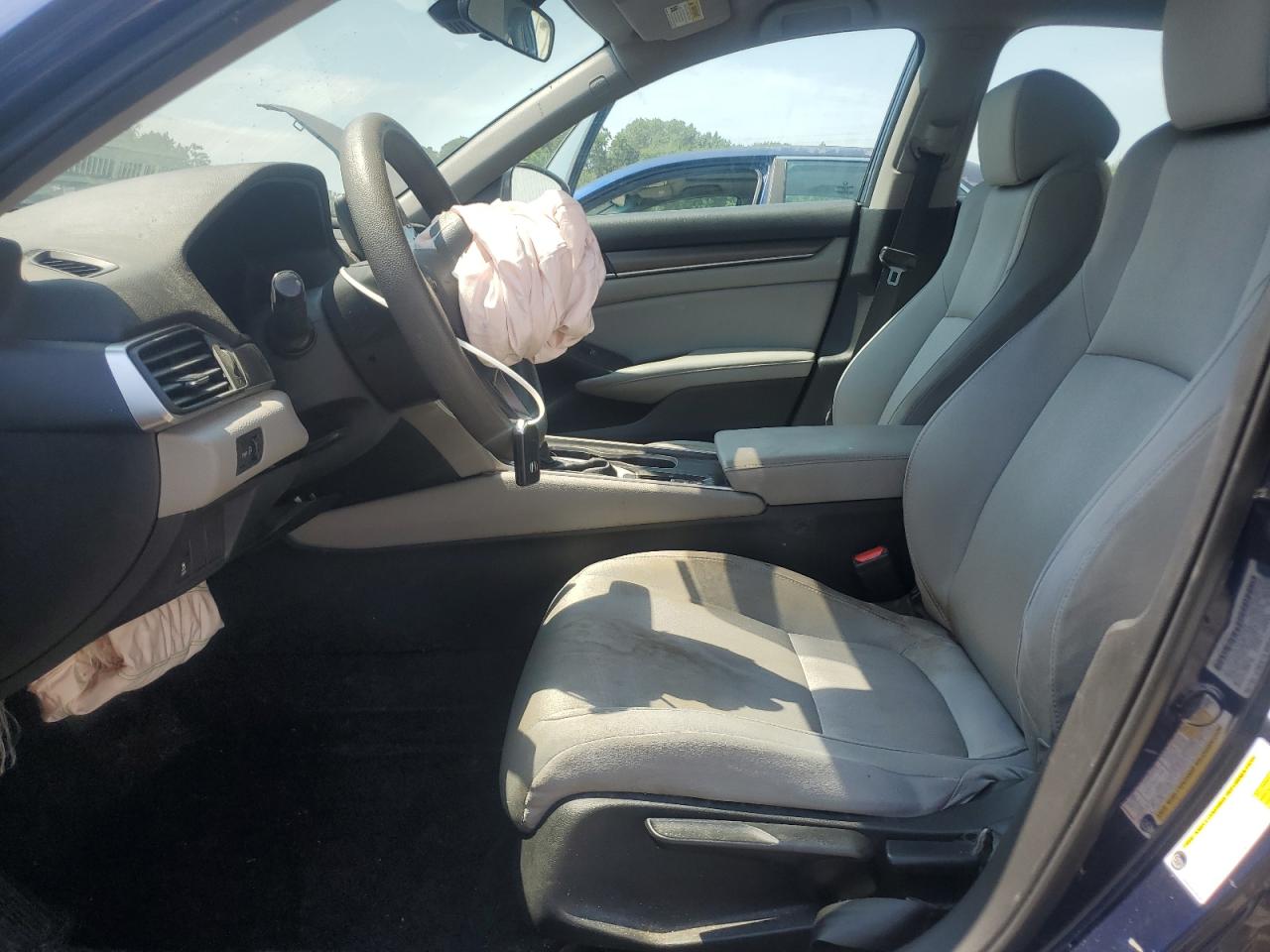 2018 HONDA ACCORD LX photo 19