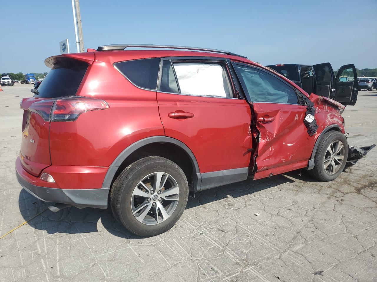 2017 TOYOTA RAV4 XLE photo 5