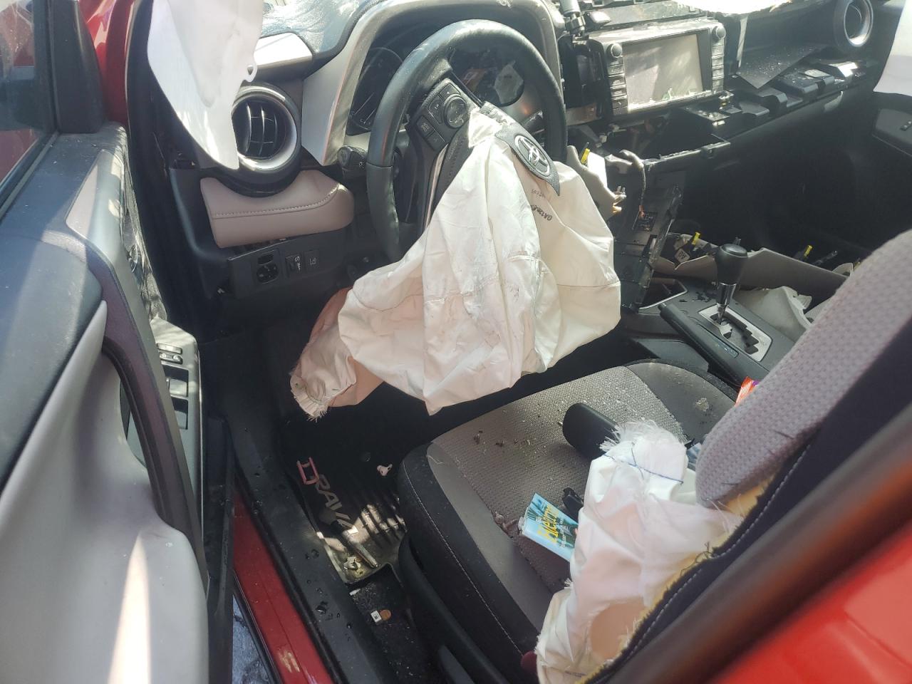 2017 TOYOTA RAV4 XLE photo 15